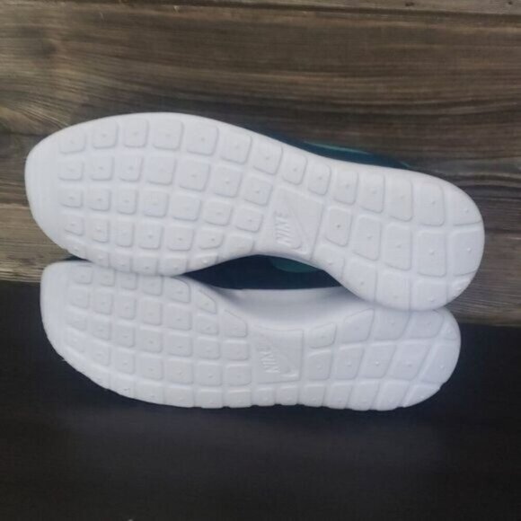 New Nike Roshe One Womens Teal Sneakers Size 7.5 Lightweight Everyday Walking - Picture 9 of 10